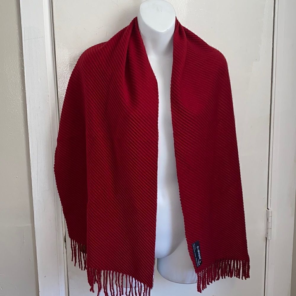 CASHMINK By V Fraas Red Textured Fringe Scarf